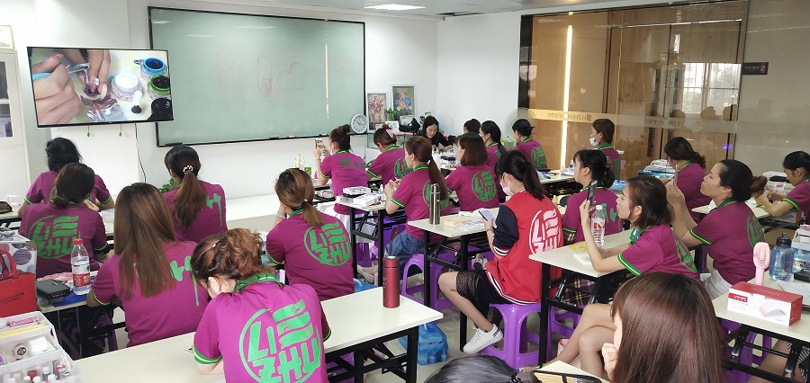 學(xué)美甲好嗎？工資高不高？