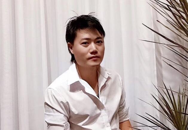 是真的很愛美發(fā)這行，才會投入大把時間和金錢