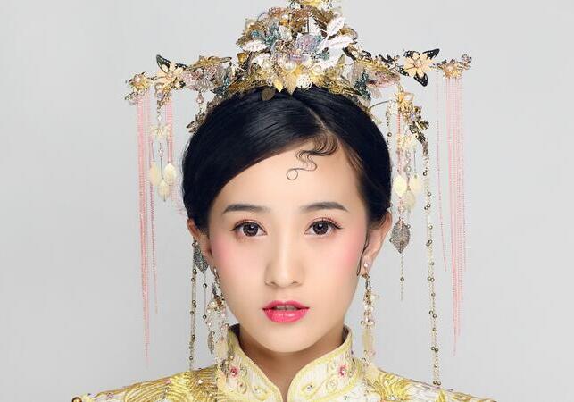 麗竹彩妝作品 | 略施粉黛， 一抹朱唇紅艷