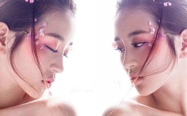 桃花妝容要點(diǎn)小教學(xué)，南寧有實(shí)力的學(xué)校示范給你看