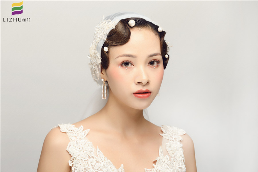 手推波紋復(fù)古新娘造型教程，南寧化妝學(xué)員是這么打造的