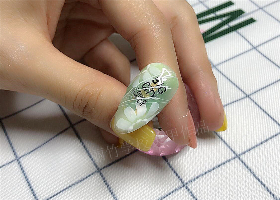 1591408718701495.jpg 20200421清新夏季風圓筆花美甲.jpg