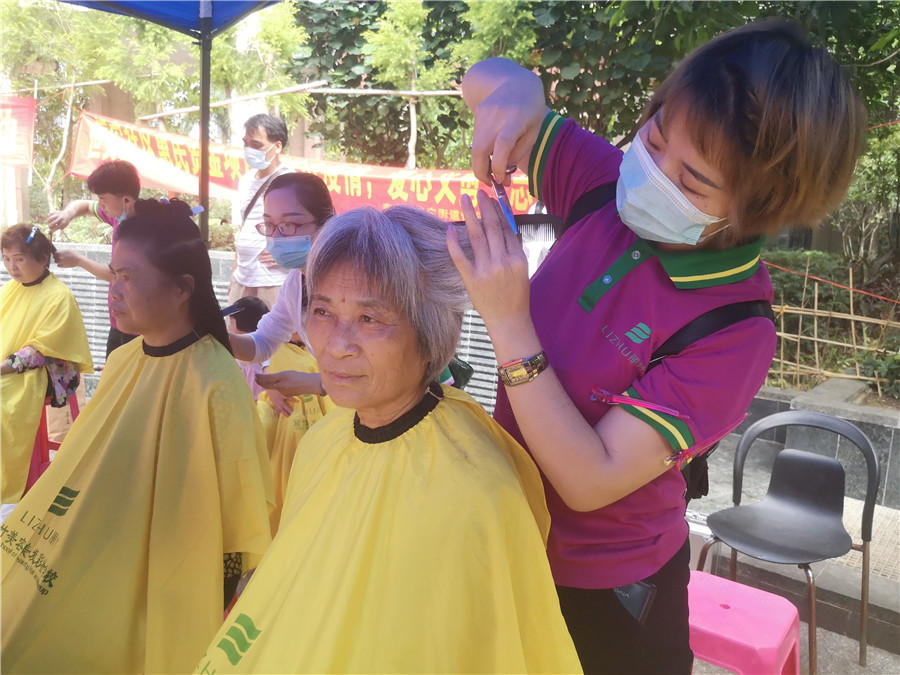 麗竹美發(fā)大篷車一路暢行，實(shí)踐出真知