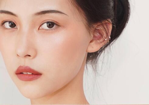 南寧化妝學校：“純欲妝”的化妝要點