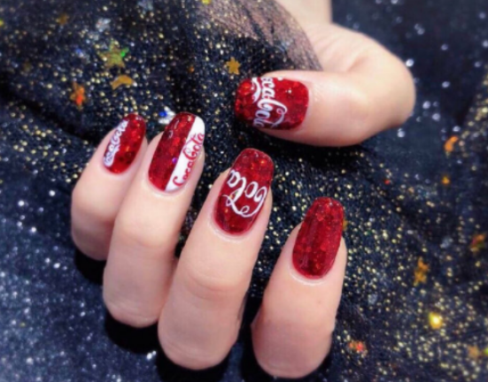 南寧美甲學(xué)校：美甲根部掉色怎么辦？