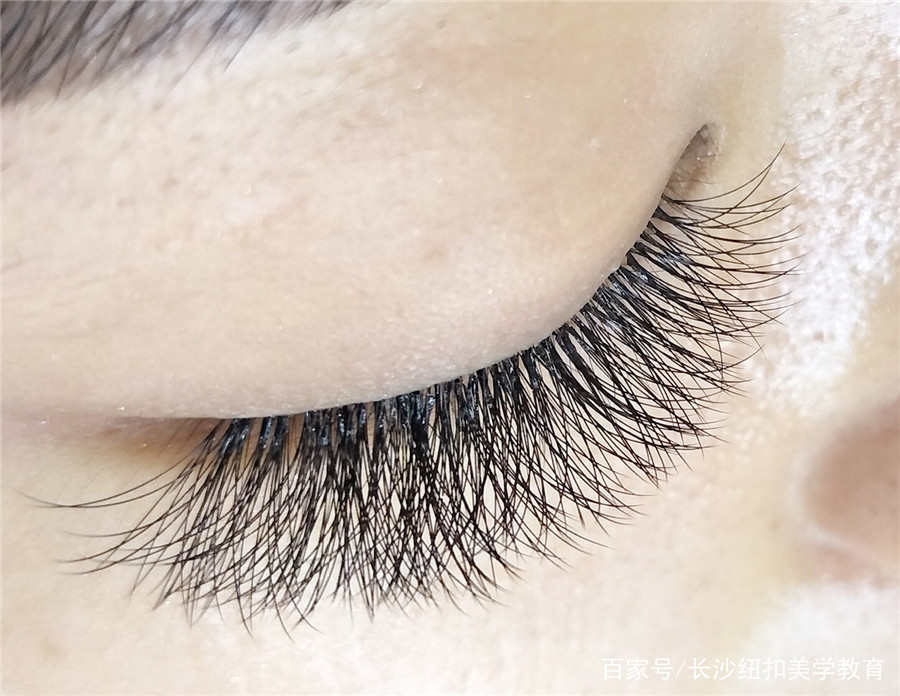 南寧紋繡學校：實用美睫技巧，讓你放大雙眼