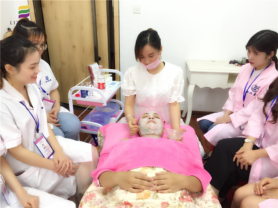 南寧美容學堂：敷膜，女人變美必修課程