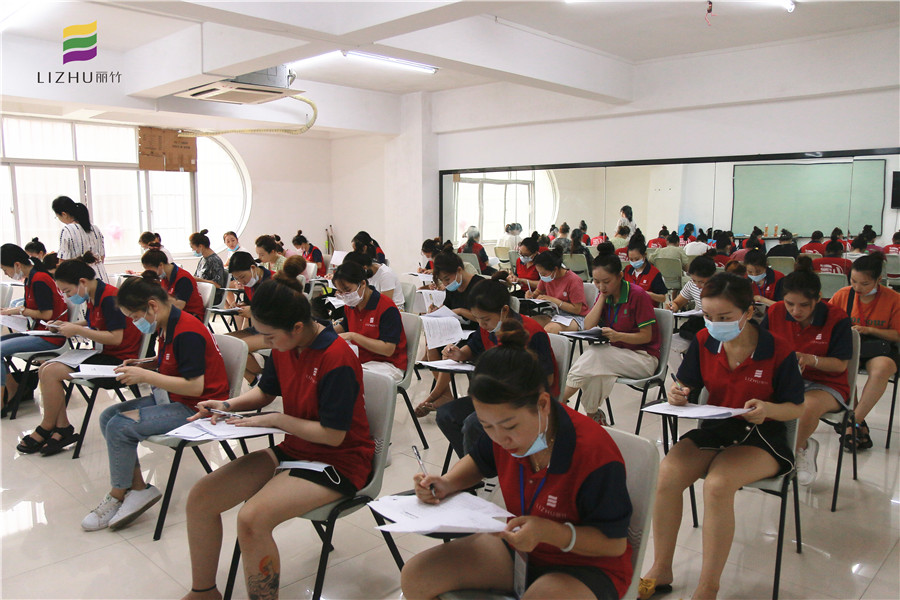 麗竹《美容師》職業(yè)技能鑒定考試現(xiàn)場(chǎng)