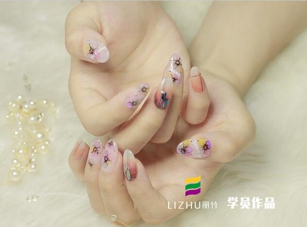 麗竹美甲作品：清新彩繪花朵美甲