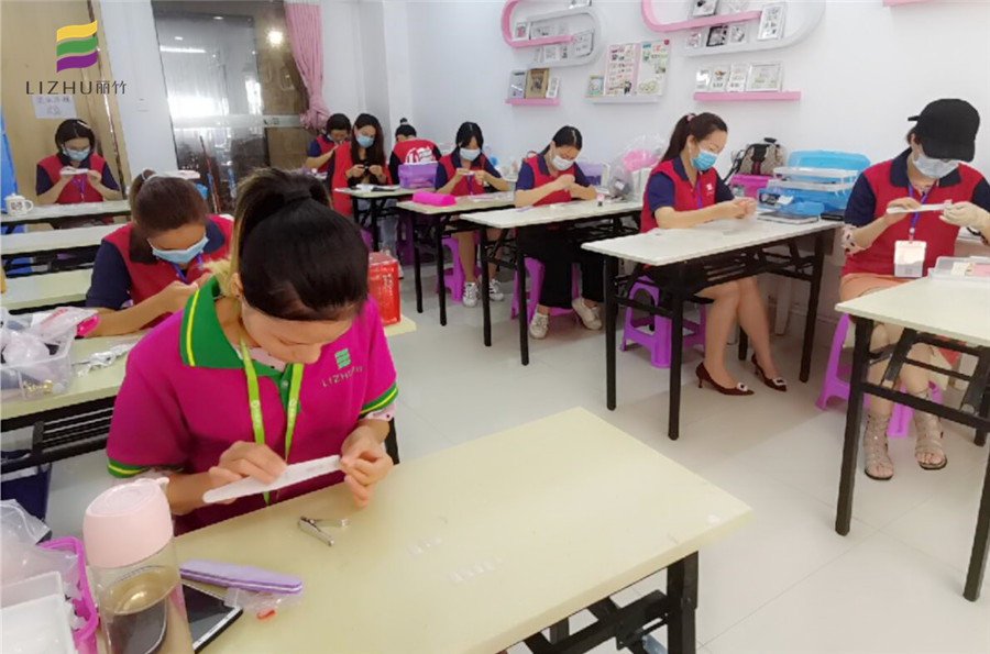 南寧美甲學校：歡迎你們，新同學