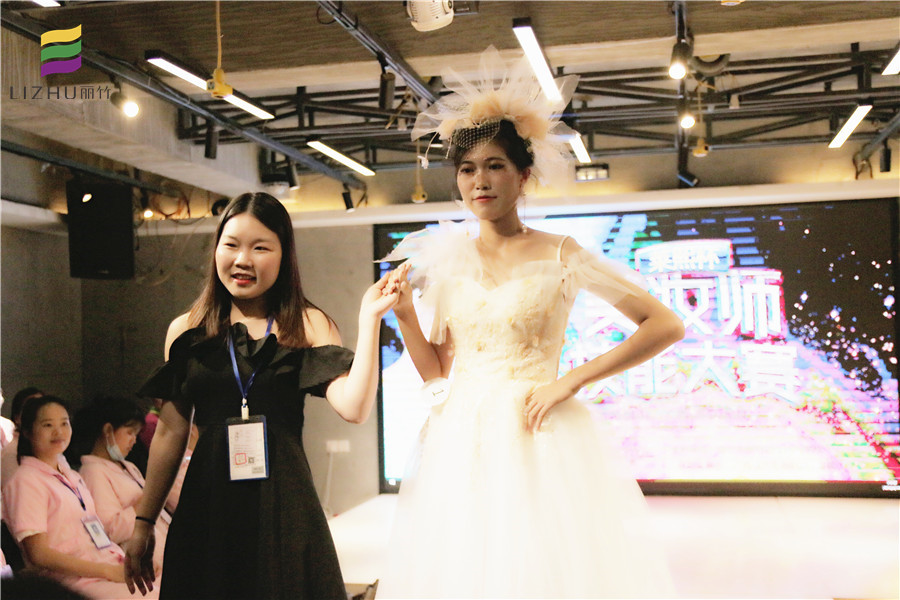 化妝學(xué)員感言：人前女神，人后女神經(jīng)