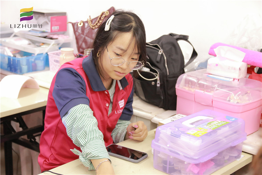 美甲學(xué)員感言：將愛(ài)好變?yōu)橘嶅X武器