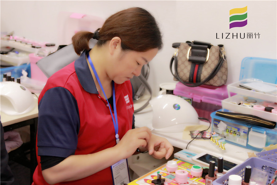 1605926547319664.jpg 覃玲.JPG