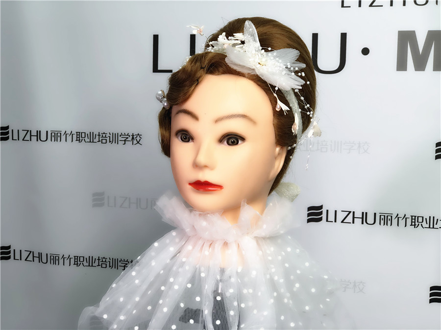 麗竹編發(fā)：復(fù)古秀禾時(shí)尚，統(tǒng)統(tǒng)有