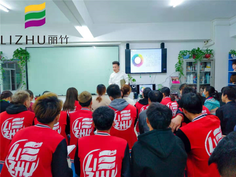 麗竹美發(fā)第3期魔幻色彩班開(kāi)班