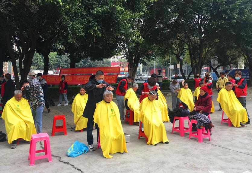 天寒地凍，麗竹義務(wù)理發(fā)暖人心