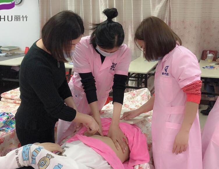 南寧美容培訓(xùn)哪家?guī)熧Y強(qiáng)？快來看看學(xué)員上課花絮吧