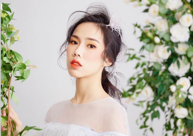 南寧化妝師培訓班作品：抽絲紋理新娘造型