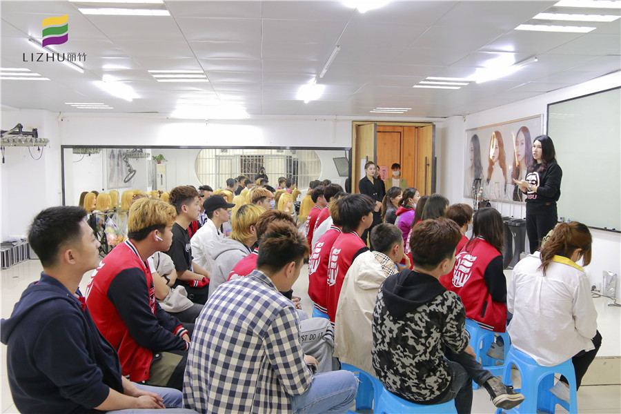 來廣西南寧美發(fā)學(xué)校學(xué)技能，就業(yè)有保障