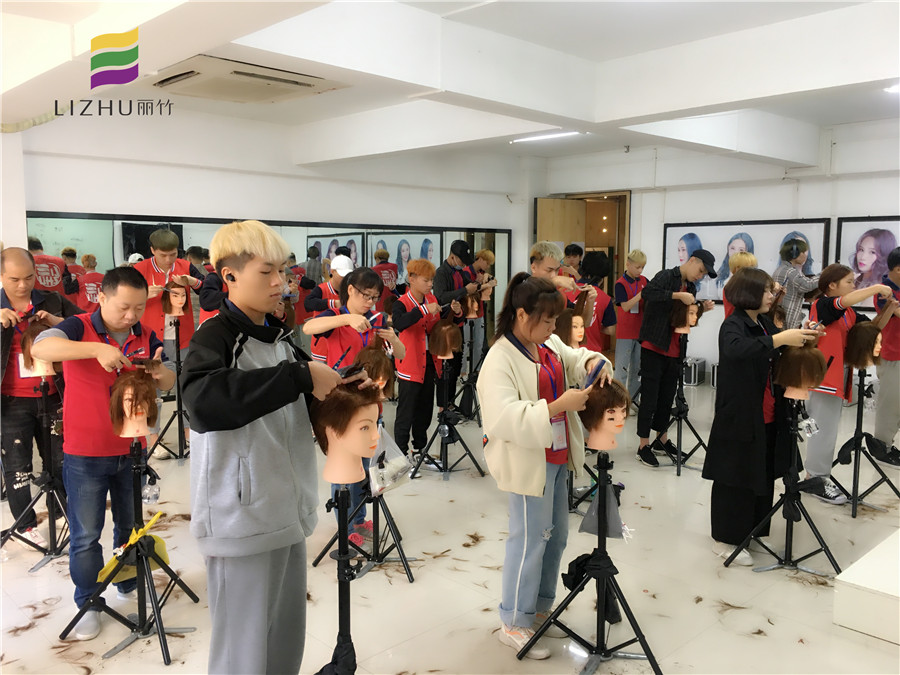 怎么判斷你是否合適剪短發(fā)？南寧美發(fā)師培訓(xùn)班教你