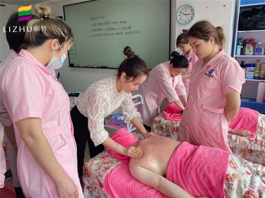 廣西美容學(xué)校課堂：認(rèn)識(shí)肩井穴和天宗穴