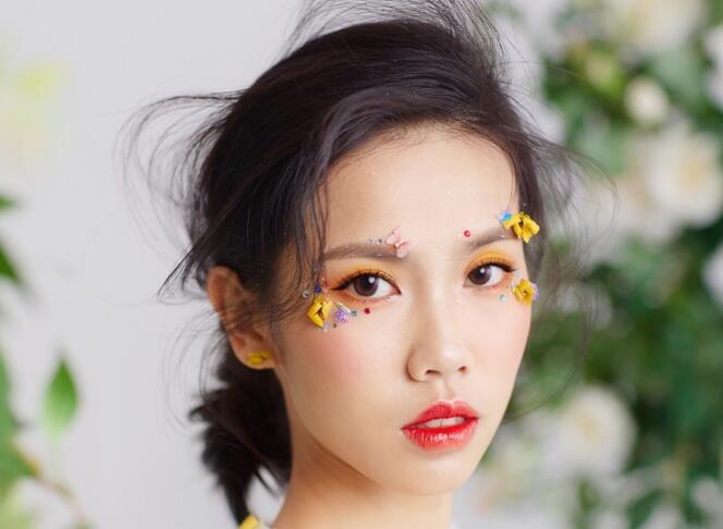 森系抽絲新娘造型，帶你領略南寧專業(yè)化妝培訓技術