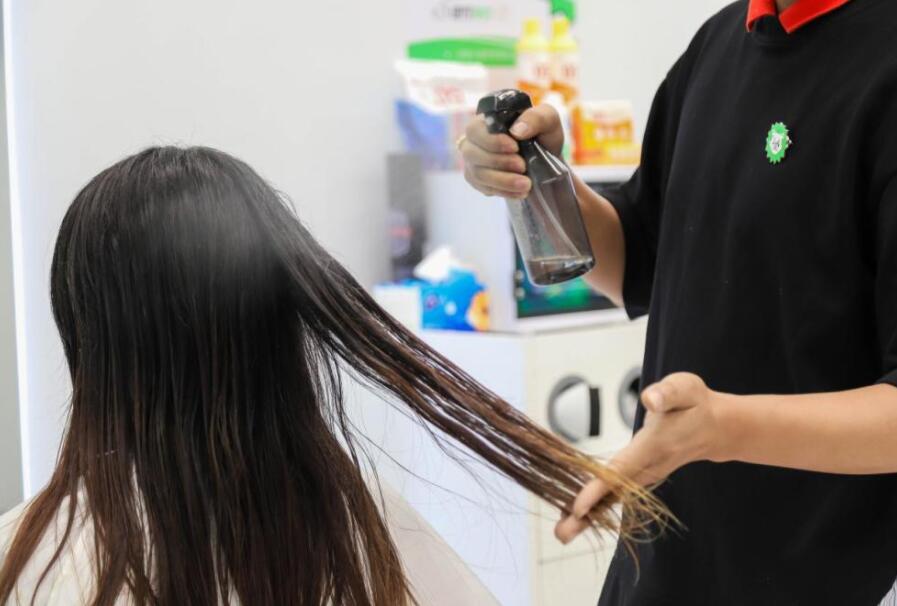 不同長度的碎發(fā)怎么剪？廣西有實(shí)力的學(xué)校教你