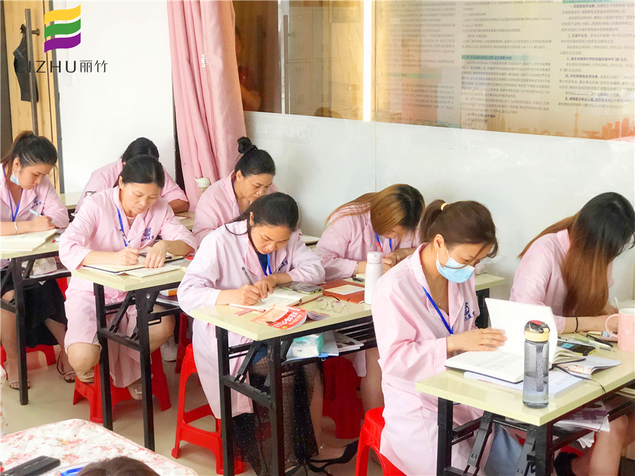 美容師為什么要學(xué)理論知識(shí)？南寧專業(yè)美容培訓(xùn)告訴你