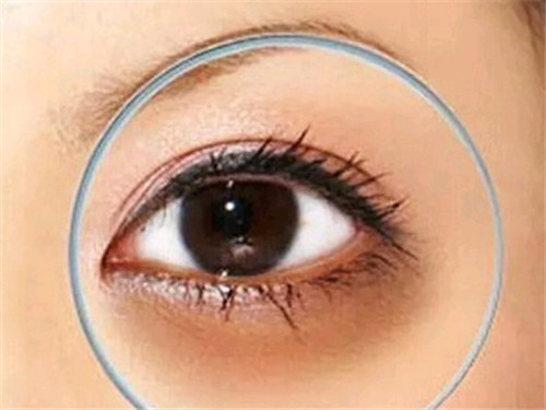 堪比PS的遮瑕教程，南寧學(xué)化妝的學(xué)校幫你找到了