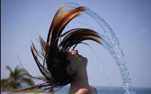 快住手！南寧美發(fā)學(xué)校教你正確洗頭方法