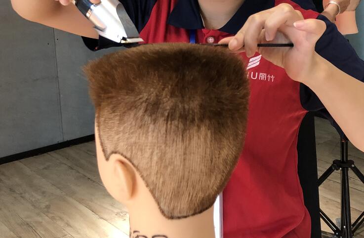 想學(xué)平頭修剪技巧？來廣西美發(fā)學(xué)校就對(duì)了