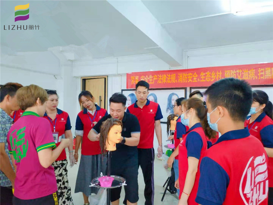 南寧專業(yè)的美發(fā)學(xué)校有哪些？來麗竹學(xué)校看看