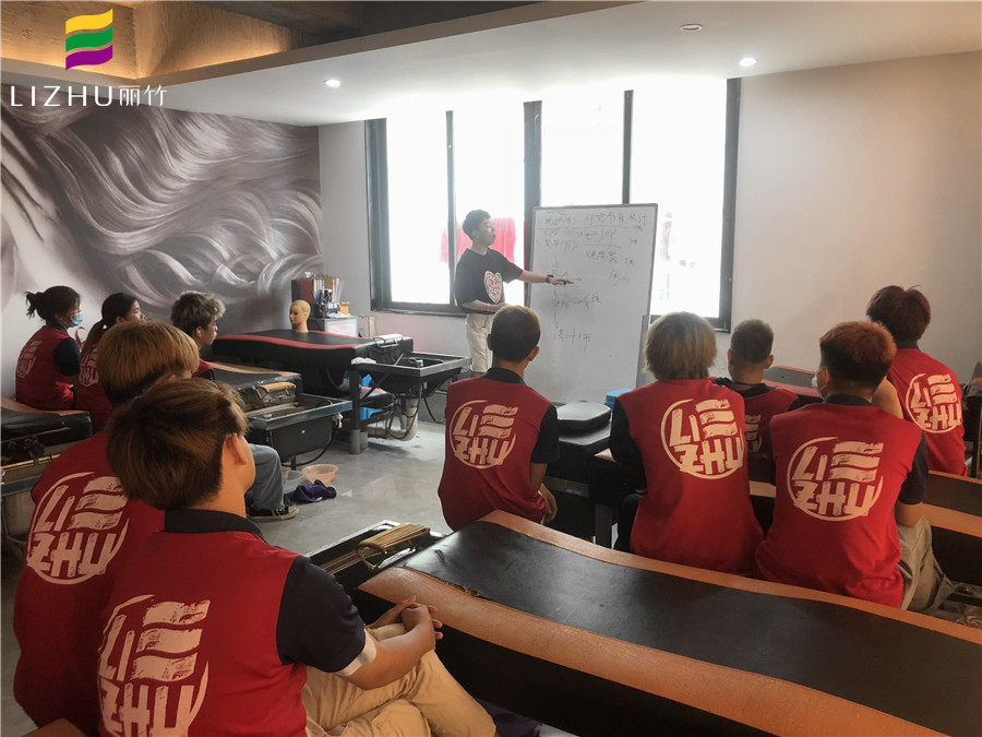 找工作？來廣西南寧美發(fā)學(xué)校就業(yè)宣講會(huì)看看