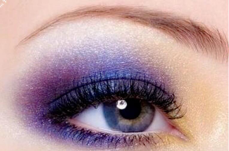 眼影脫妝怎么辦？南寧人氣高彩妝學校教你