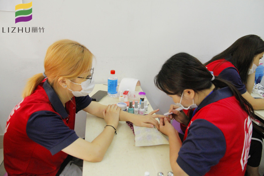 南寧美甲學(xué)校告訴你為什么要學(xué)美甲？