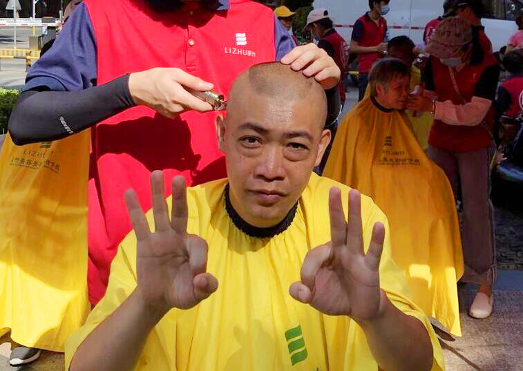 義剪活動(dòng)受點(diǎn)贊，看看廣西美發(fā)學(xué)校哪家實(shí)踐機(jī)會(huì)多