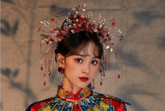 中式新娘造型，用實(shí)力證明南寧學(xué)化妝哪家好