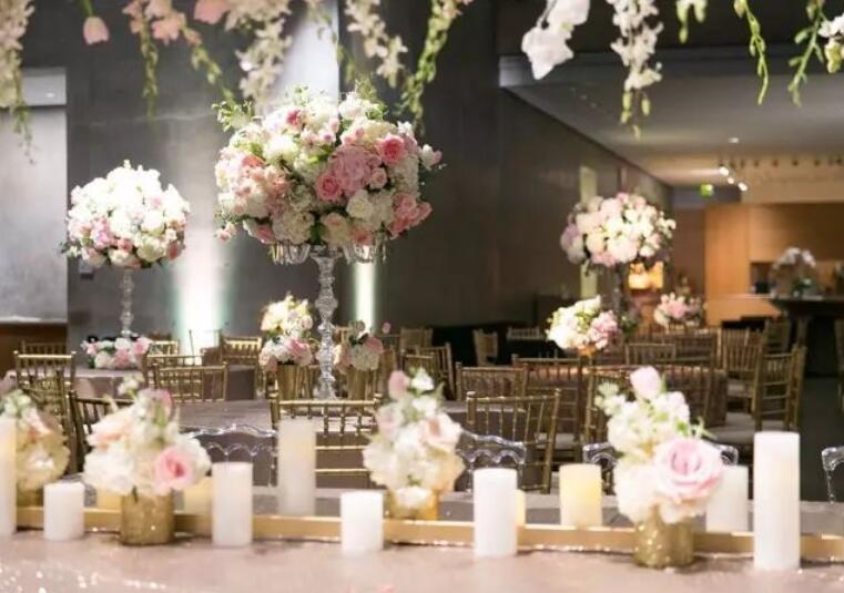 超實(shí)用的桌花布置技巧，南寧花藝培訓(xùn)班幫你總結(jié)好了