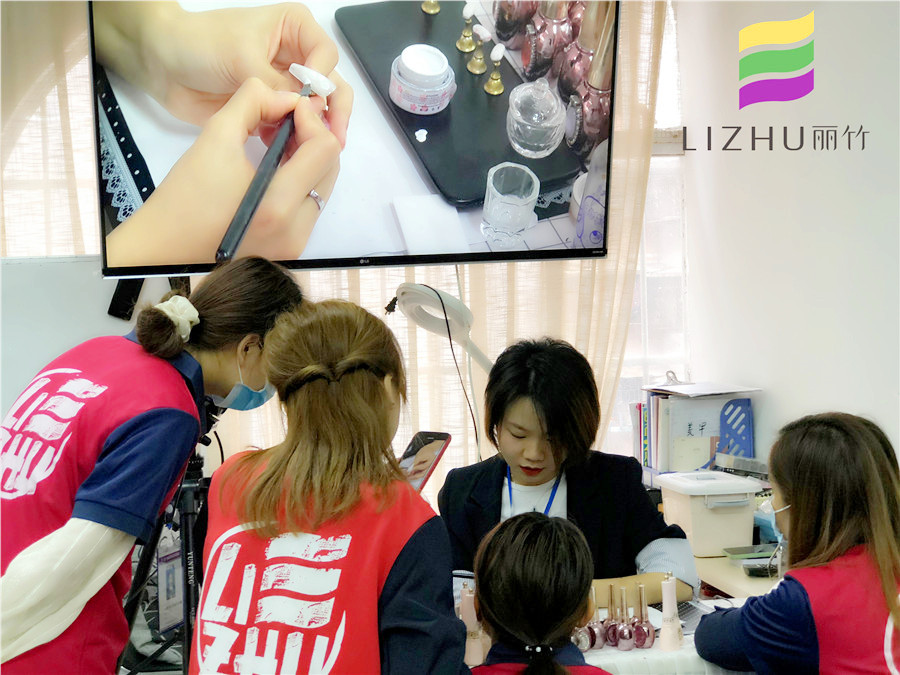 來廣西美甲培訓(xùn)班學(xué)美甲，重找生活目標(biāo)