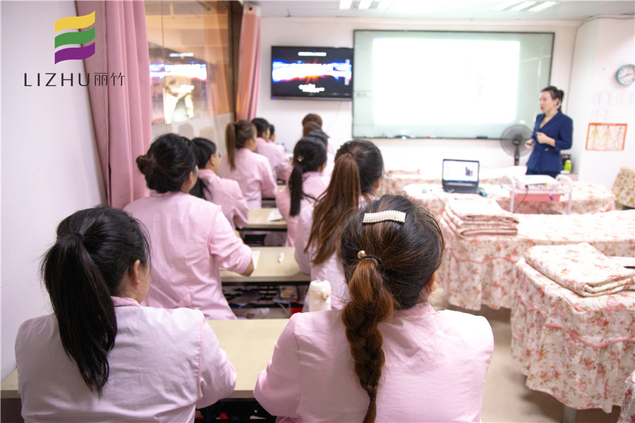 南寧學(xué)美容有前途嗎？來麗竹學(xué)校就業(yè)宣講會啊