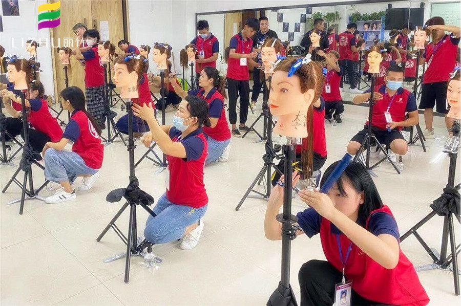 想知道美發(fā)水平線修剪技巧？來廣西美發(fā)學(xué)?？纯?>
								
								<span id=