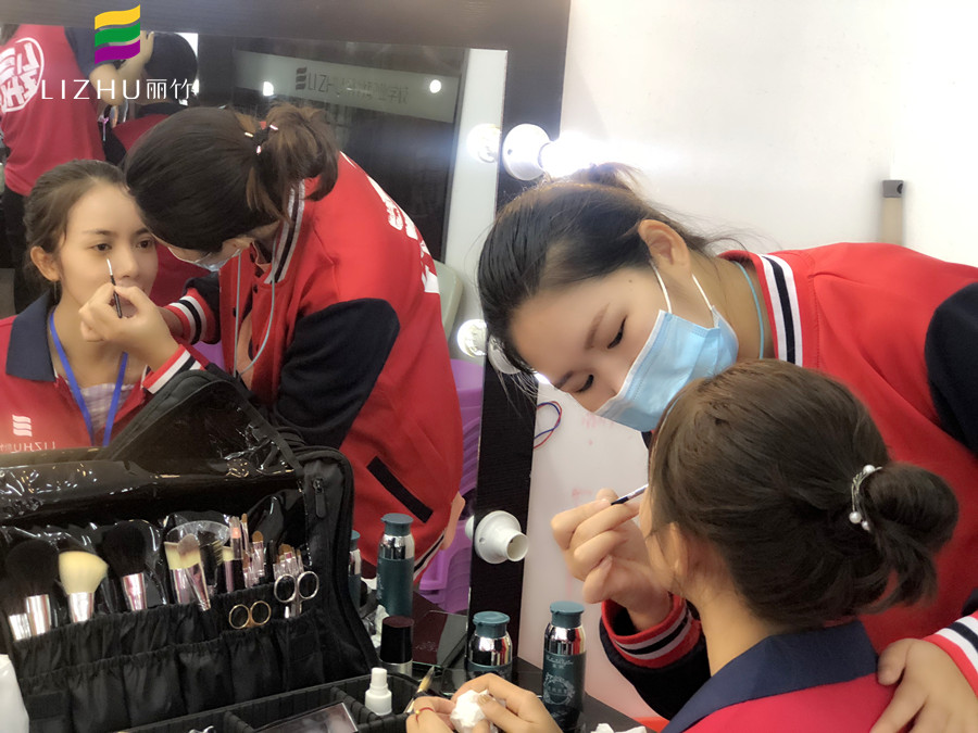 斬男色自然裸妝！