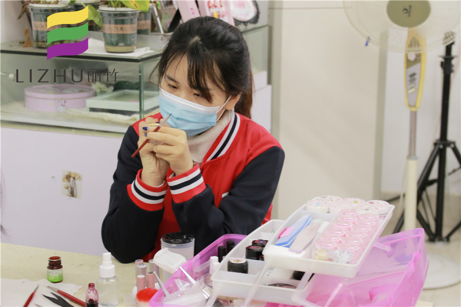 南寧美甲學(xué)校學(xué)子感言：因?yàn)閷I(yè)，所以我又“加報(bào)”了