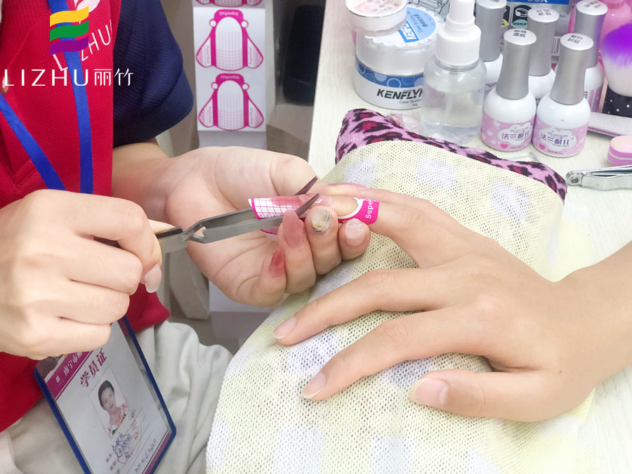 送你光療延長甲愛教程，讓你知道南寧哪里教的美甲技術(shù)好