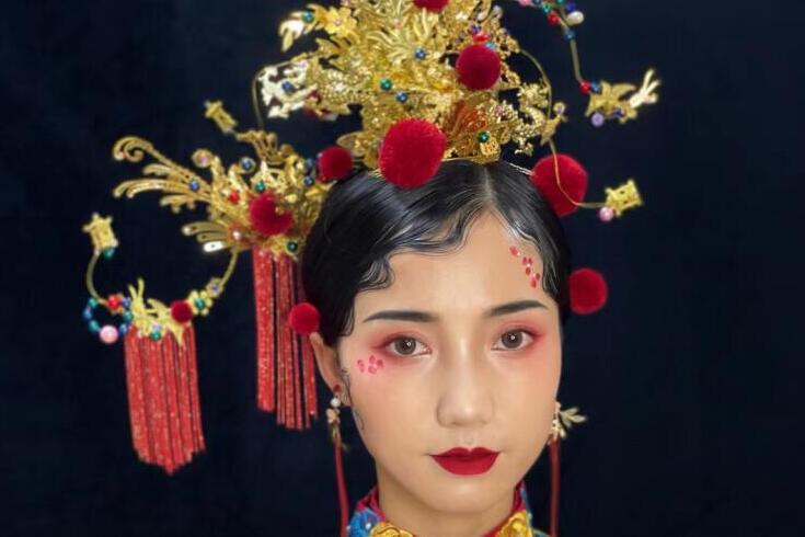 中式新娘造型，廣西彩妝造型學(xué)校作品