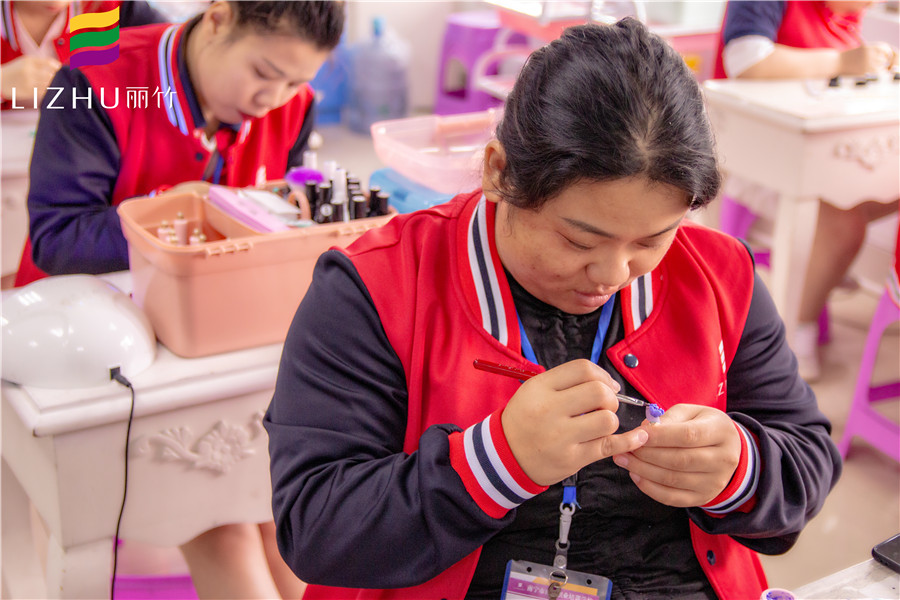 廣西美甲畢業(yè)學(xué)員感言：真心感謝這次學(xué)習(xí)機(jī)會