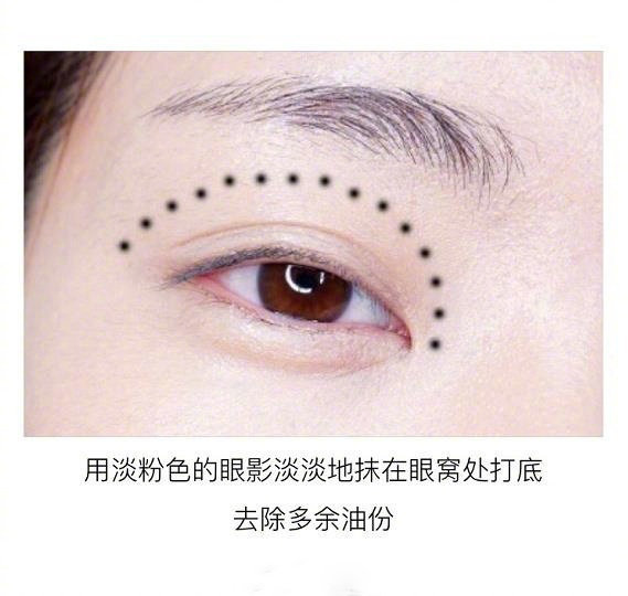 極簡(jiǎn)約會(huì)妝容教程，和南寧彩妝學(xué)校學(xué)起來(lái)