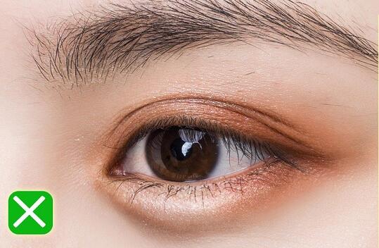 新手臥蠶教程，和南寧彩妝造型學(xué)校學(xué)起來(lái)?