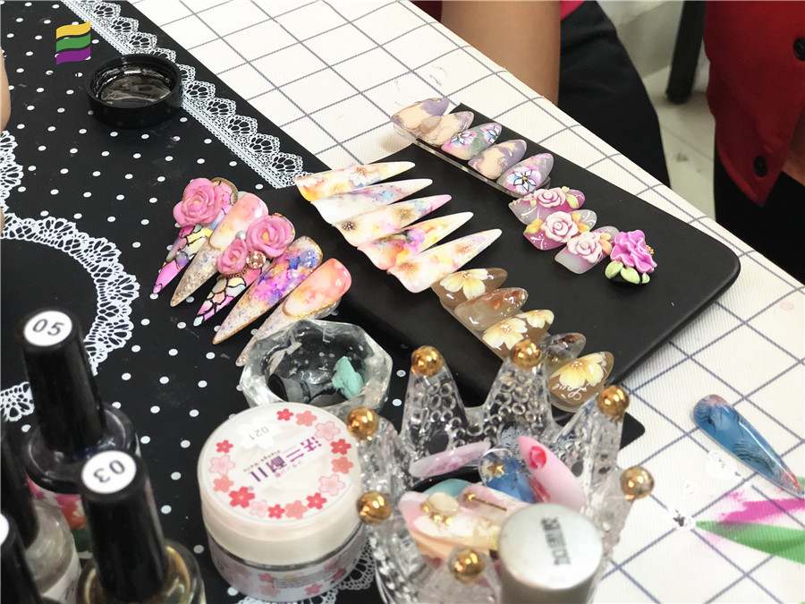 南寧美甲去哪學(xué)？歡迎來麗竹美甲全能班試聽