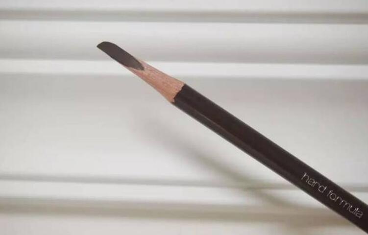 砍刀眉筆怎么快速上色？廣西學(xué)化妝的學(xué)校教你